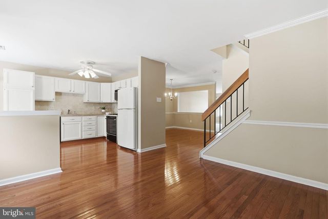 25 HONEY LOCUST LN, Newtown, PA 18940