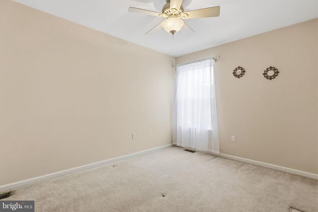 25 HONEY LOCUST LN, Newtown, PA 18940