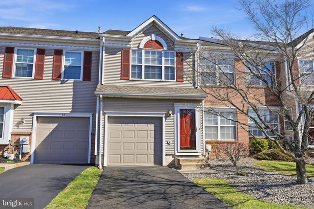 25 HONEY LOCUST LN, Newtown, PA 18940