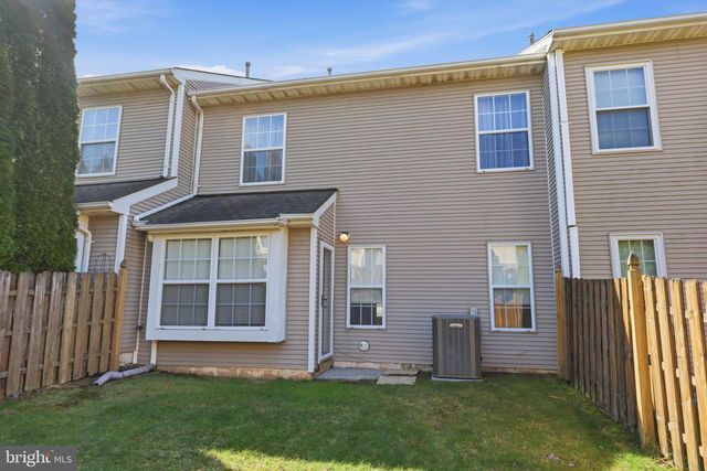 25 HONEY LOCUST LN, Newtown, PA 18940