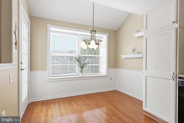 25 HONEY LOCUST LN, Newtown, PA 18940