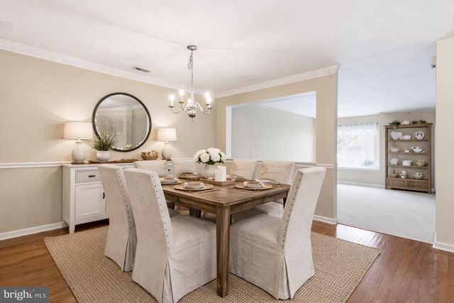 25 HONEY LOCUST LN, Newtown, PA 18940