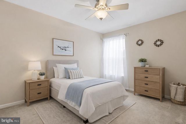 25 HONEY LOCUST LN, Newtown, PA 18940