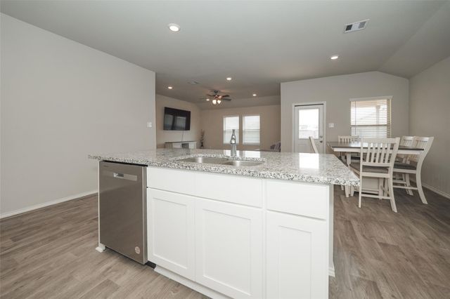 2407 Divot Lane, Navasota, TX 77868