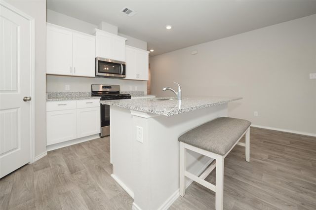 2407 Divot Lane, Navasota, TX 77868