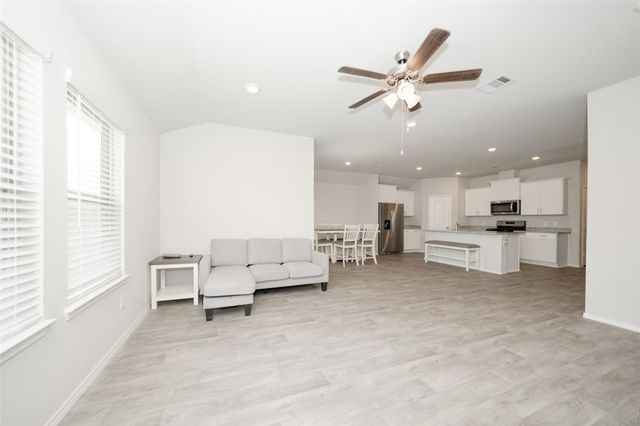 2407 Divot Lane, Navasota, TX 77868