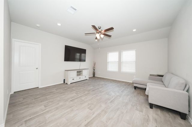 2407 Divot Lane, Navasota, TX 77868