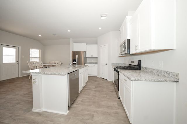 2407 Divot Lane, Navasota, TX 77868