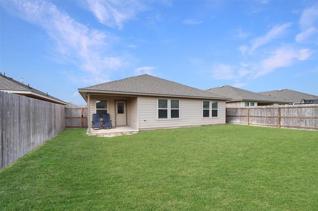 2407 Divot Lane, Navasota, TX 77868