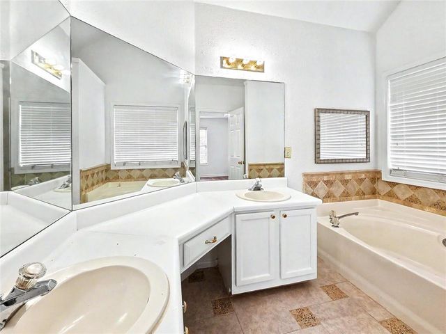 165 Shadetree Lane, Lawrenceville, GA 30044