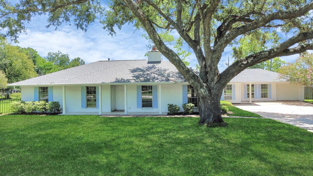 801 Meadow Lark Ave, Friendswood, TX 77546