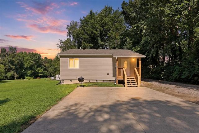 3002 N 121 Terrace, Kansas City, KS 66109