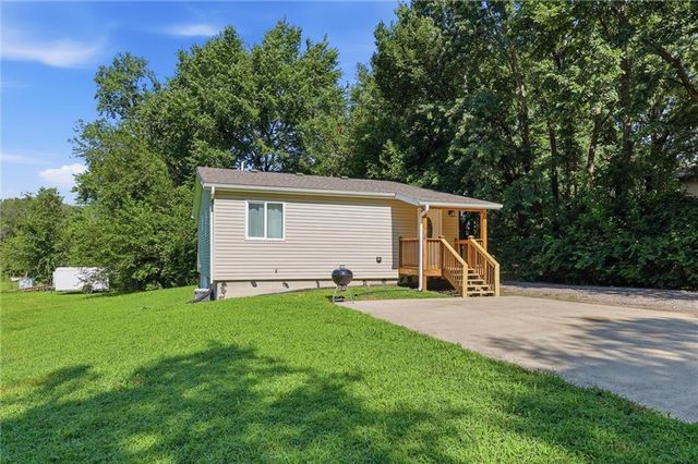 3002 N 121 Terrace, Kansas City, KS 66109