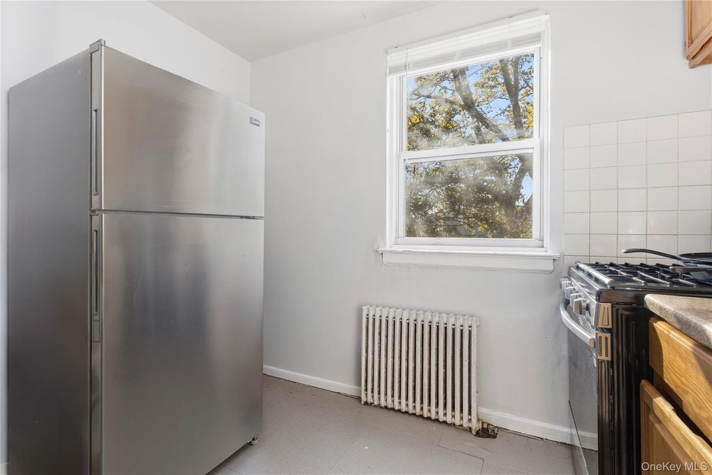 255-43 75th Avenue 2, Glen Oaks, NY 11004 — photo 4