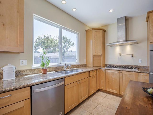 14 3rd Avenue, Davenport, CA 95017