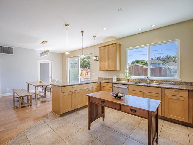 14 3rd Avenue, Davenport, CA 95017