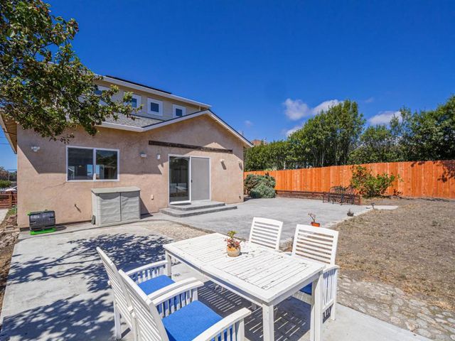 14 3rd Avenue, Davenport, CA 95017