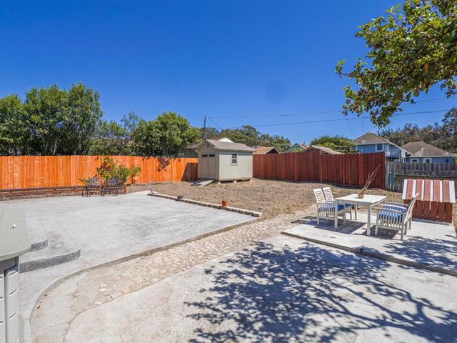 14 3rd Avenue, Davenport, CA 95017