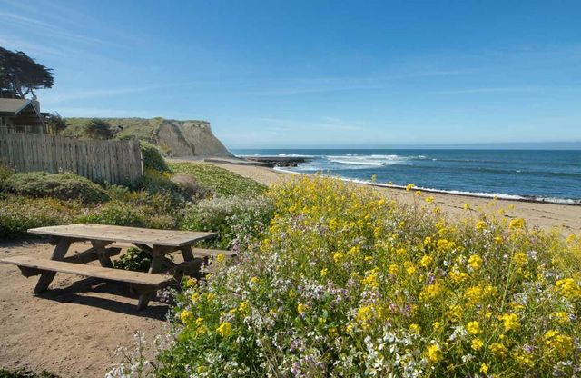 14 3rd Avenue, Davenport, CA 95017