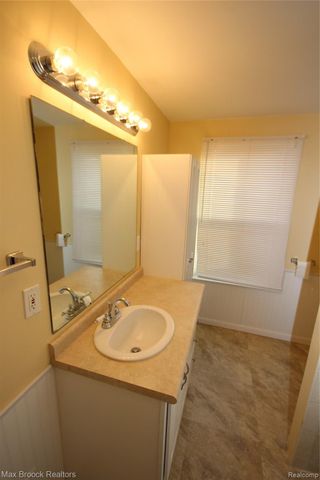 2120 DAINTREE Avenue, West Bloomfield Charter Township, MI 48323
