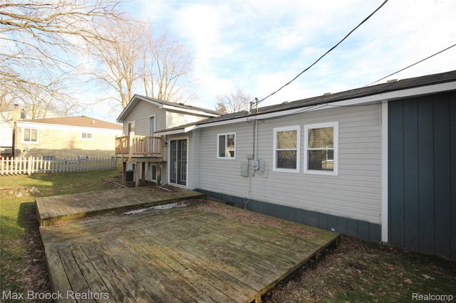2120 DAINTREE Avenue, West Bloomfield Charter Township, MI 48323