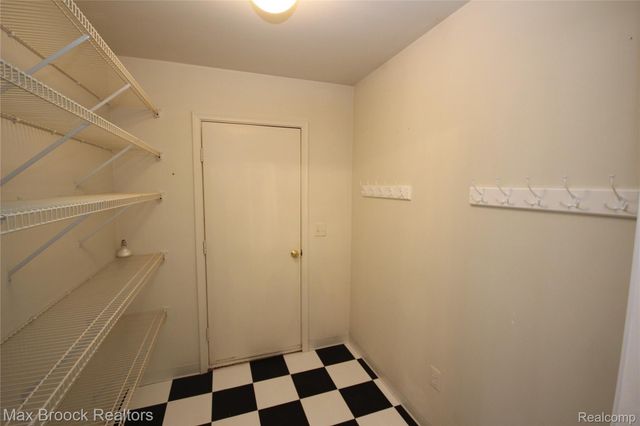 2120 DAINTREE Avenue, West Bloomfield Charter Township, MI 48323