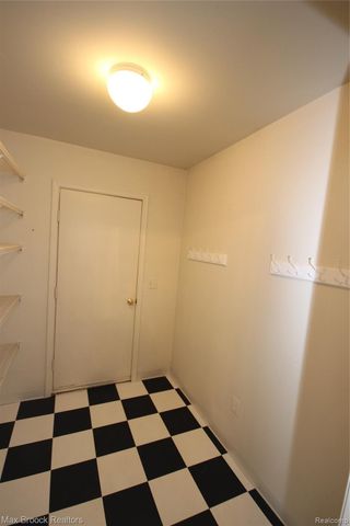 2120 DAINTREE Avenue, West Bloomfield Charter Township, MI 48323