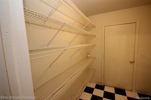 2120 DAINTREE Avenue, West Bloomfield Charter Township, MI 48323