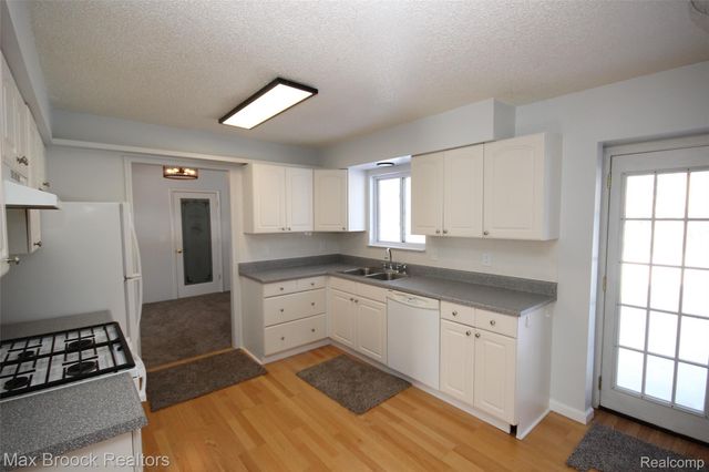 2120 DAINTREE Avenue, West Bloomfield Charter Township, MI 48323