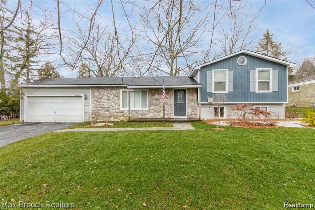 2120 DAINTREE Avenue, West Bloomfield Charter Township, MI 48323