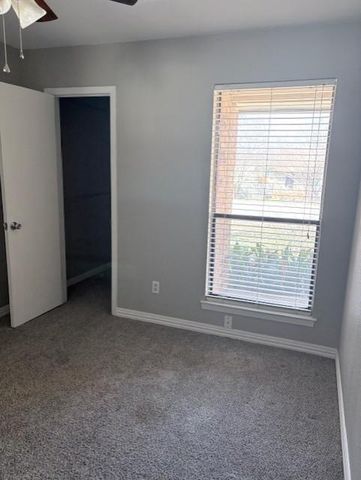 1917 Castle Gate CIR, San Marcos, TX 78666