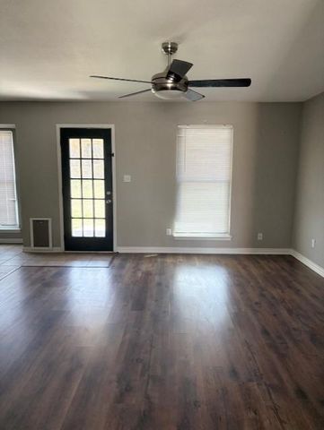 1917 Castle Gate CIR, San Marcos, TX 78666