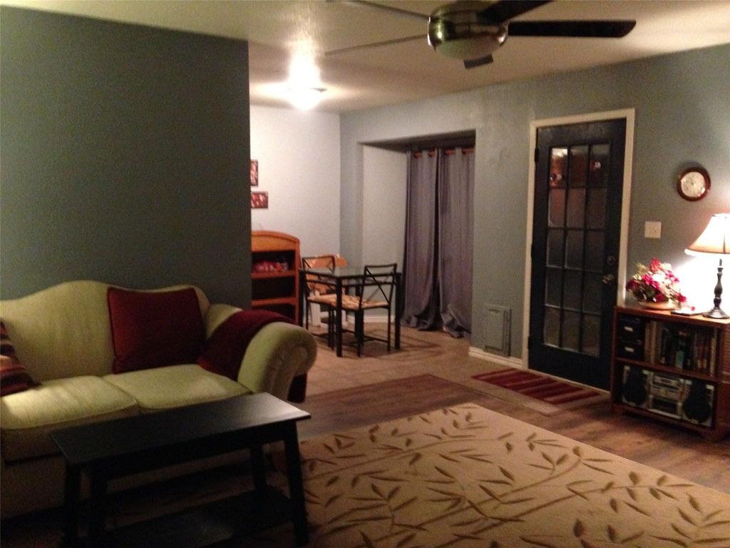 1917 Castle Gate CIR, San Marcos, TX 78666