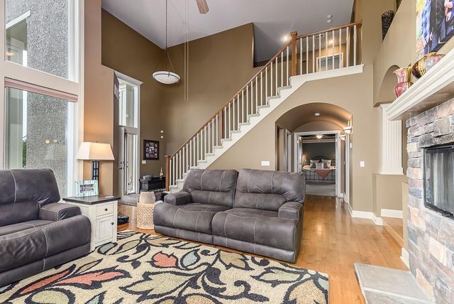 924 E 1938th Road, Eudora, KS 66025