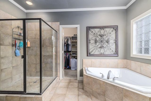 924 E 1938th Road, Eudora, KS 66025