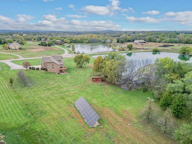 924 E 1938th Road, Eudora, KS 66025