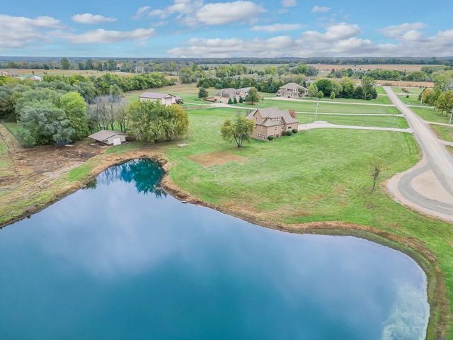 924 E 1938th Road, Eudora, KS 66025