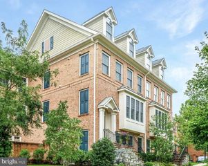 10605 YORKTOWN DR, Fairfax, VA 22030