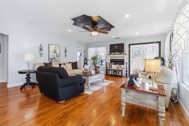 398 Carriage Lane, Jamestown, KY 42629