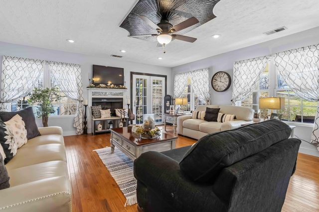 398 Carriage Lane, Jamestown, KY 42629