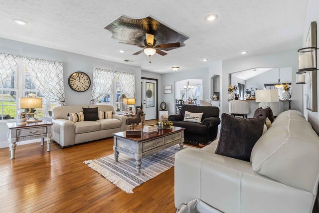 398 Carriage Lane, Jamestown, KY 42629