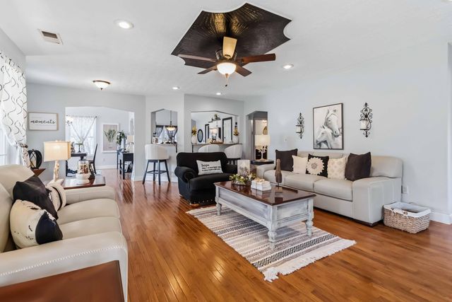 398 Carriage Lane, Jamestown, KY 42629