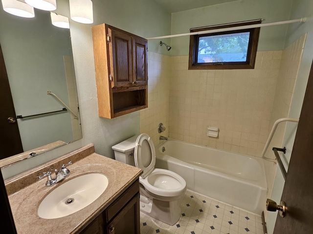 1844 Garden Drive, Janesville, WI 53546