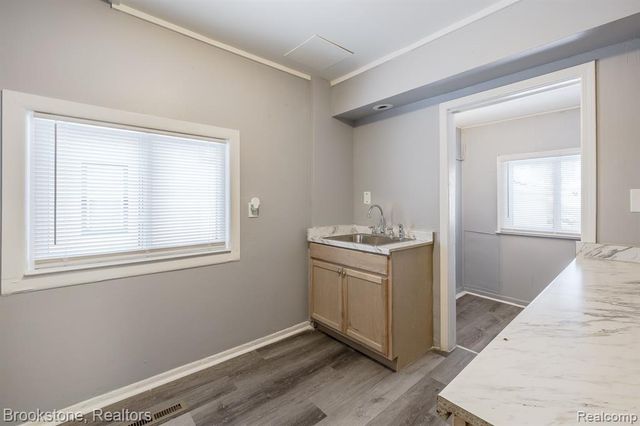 54 Hudson Avenue, Pontiac, MI 48342