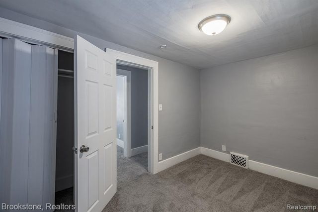 54 Hudson Avenue, Pontiac, MI 48342