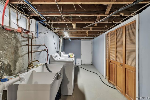 21 Eisenhower Drive, Lockport City, NY 14094