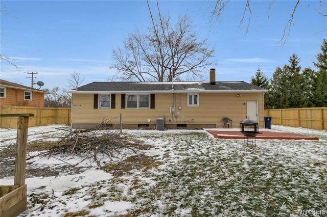 21 Eisenhower Drive, Lockport City, NY 14094