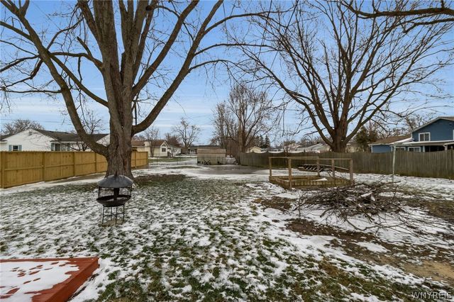 21 Eisenhower Drive, Lockport City, NY 14094