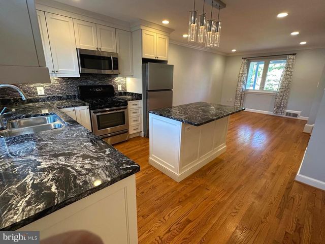 7 CLIFFORD AVE, Alexandria, VA 22305