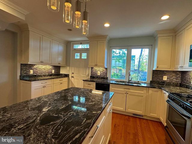 7 CLIFFORD AVE, Alexandria, VA 22305